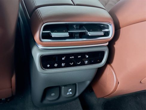 Certified 2025 Genesis GV80 3.5T Prestige image 27