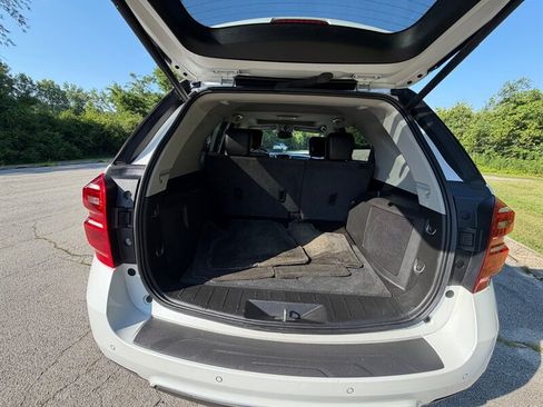 Used 2017 Chevrolet Equinox Premier w/ Enhanced Convenience Package FWD image 8