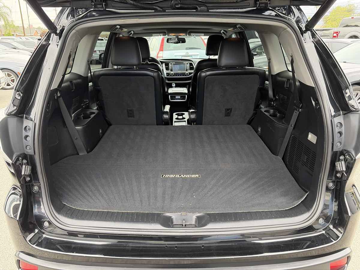 Used 2014 Toyota Highlander XLE FWD image 21