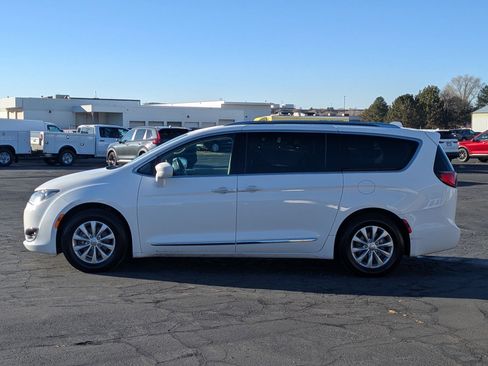 Used 2018 Chrysler Pacifica Touring-L Plus image 9