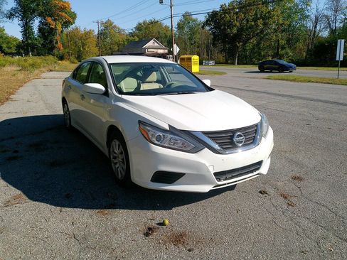 Used 2017 Nissan Altima 2.5 S w/ Power Driver Seat Package image 2