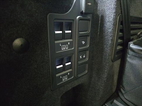 New 2026 Land Rover Discovery Limited Edition image 14