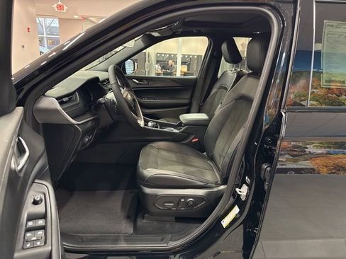 New 2025 Jeep Grand Cherokee Laredo image 24