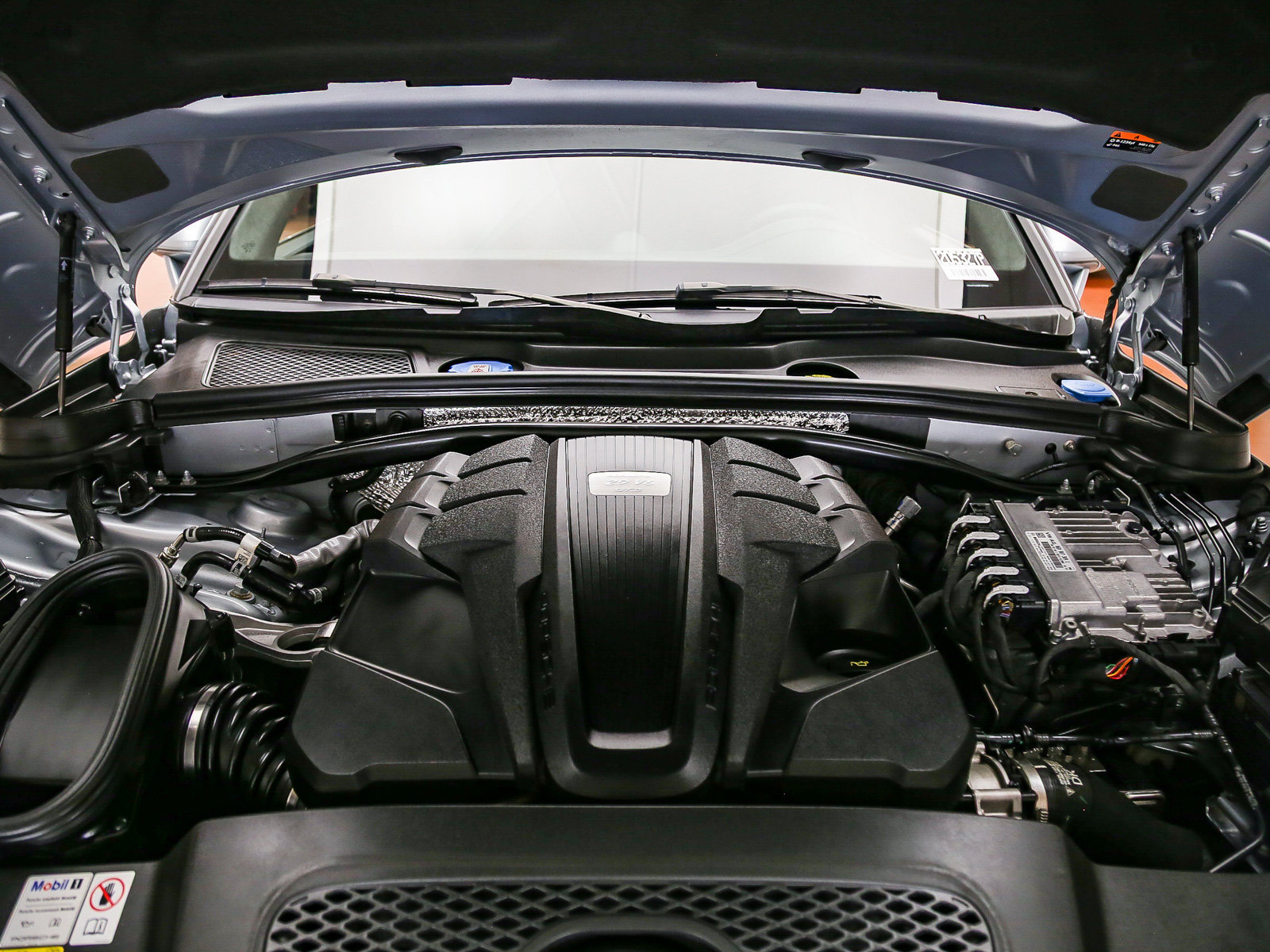 Certified 2023 Porsche Macan GTS AWD/4WD image 32