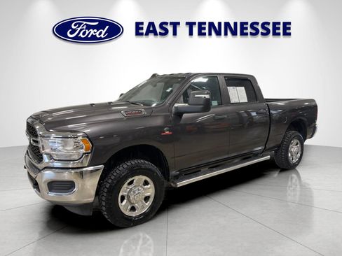 Used 2024 RAM 2500 Tradesman w/ Chrome Appearance Group AWD/4WD image 7
