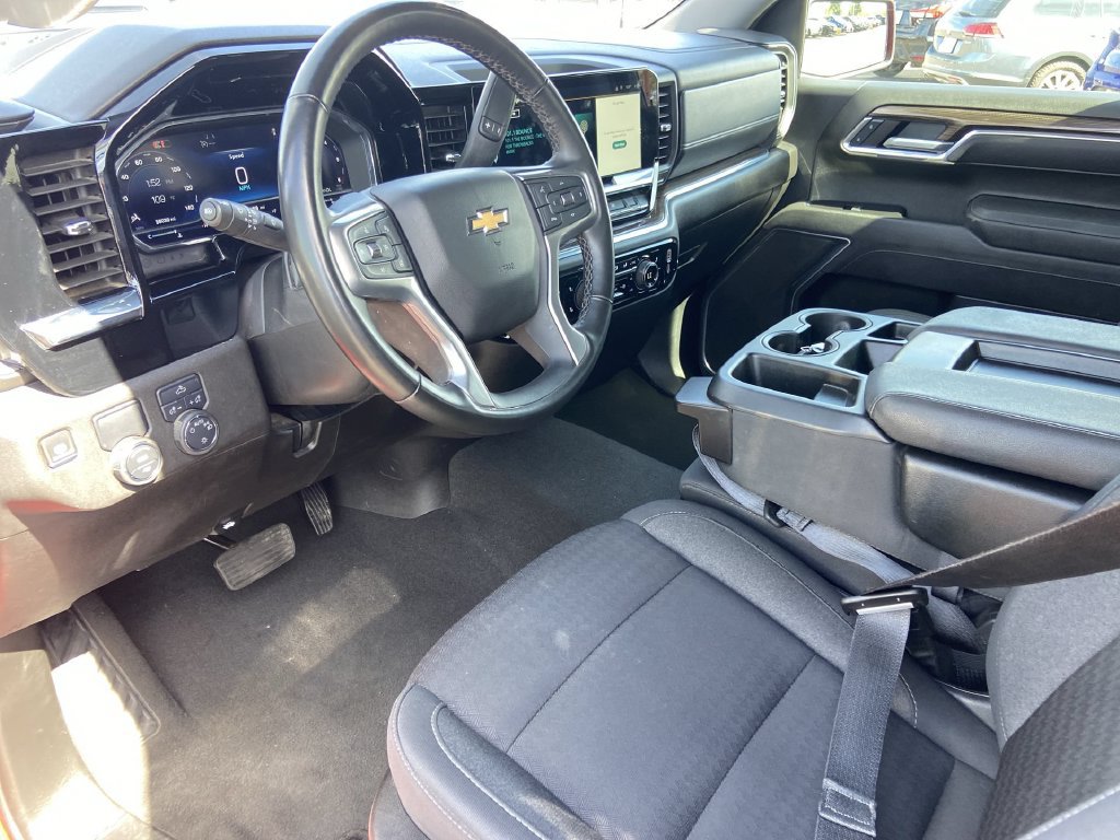 Used 2025 Chevrolet Silverado 1500 LT RWD image 6