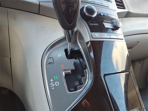 Used 2010 Toyota Venza image 21