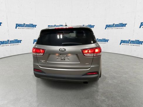 Used 2016 Kia Sorento LX image 10