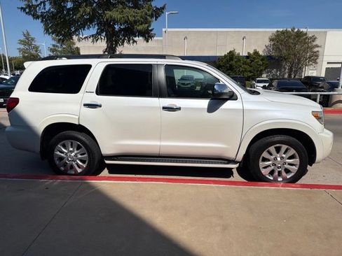 Used 2016 Toyota Sequoia Platinum RWD image 4