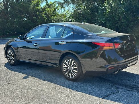 Certified 2024 Nissan Altima 2.5 SV w/ SV Premium Package AWD/4WD image 7