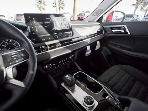 New 2025 Mitsubishi Outlander SE image 40