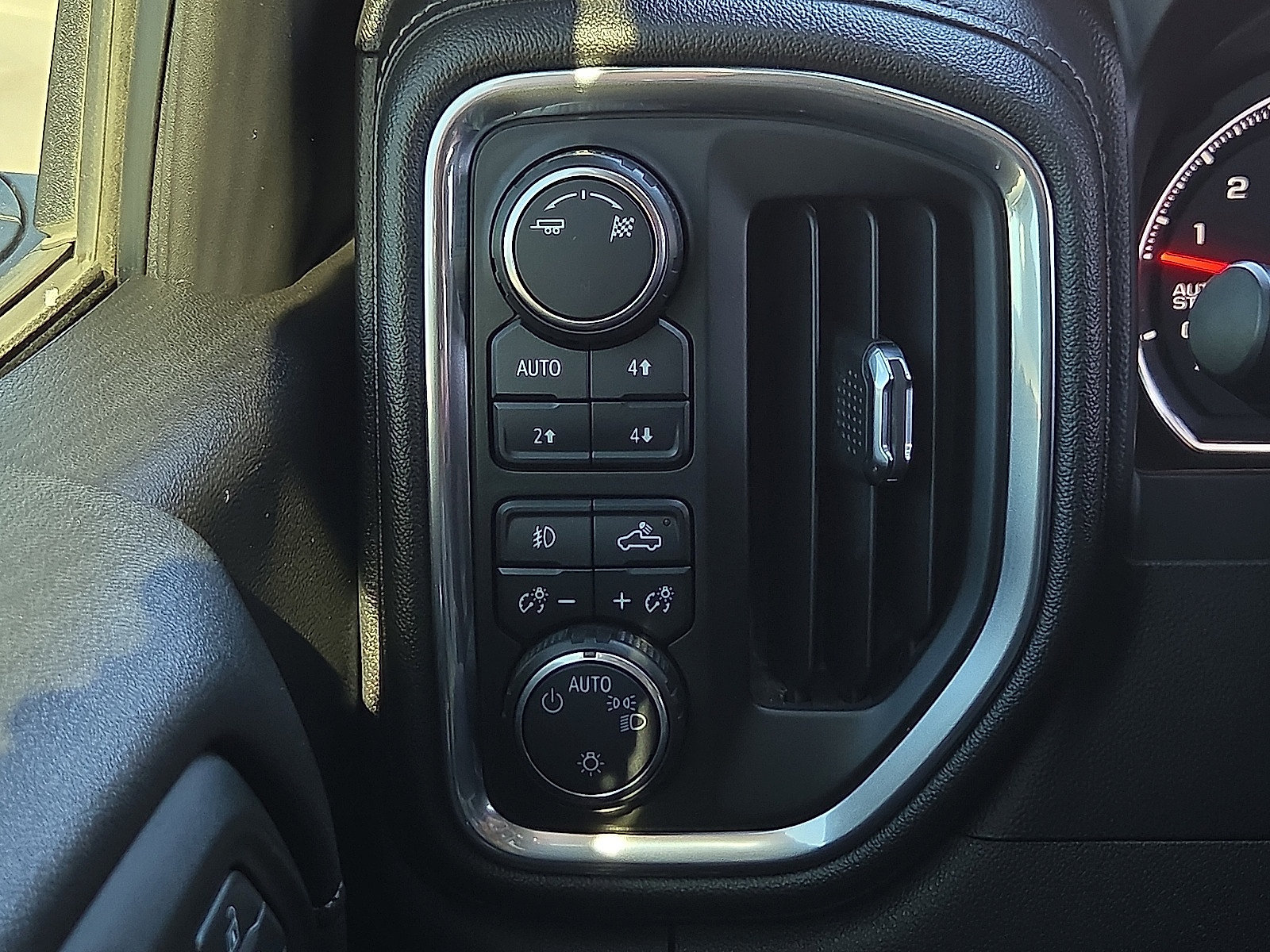 Used 2019 Chevrolet Silverado 1500 LT Trail Boss AWD/4WD image 18