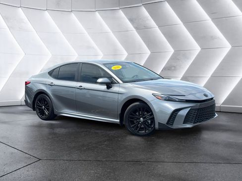 Used 2026 Toyota Camry SE AWD/4WD image 1