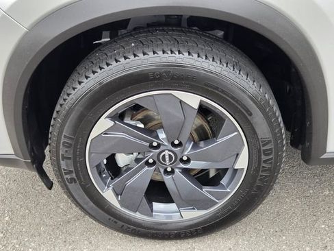 Used 2024 Nissan Rogue SV FWD image 19