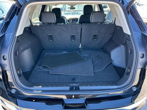 Used 2022 GMC Terrain Denali w/ Black Diamond Edition image 27