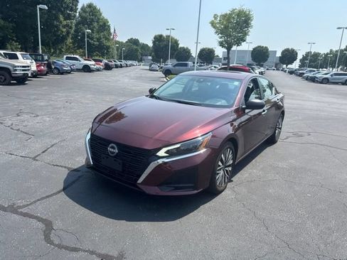 Used 2025 Nissan Altima 2.5 SV FWD image 9