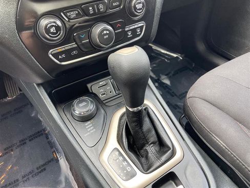 Used 2016 Jeep Cherokee 75th Anniversary image 33