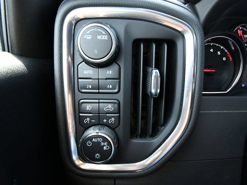 Used 2021 Chevrolet Silverado 1500 LT Trail Boss AWD/4WD image 18
