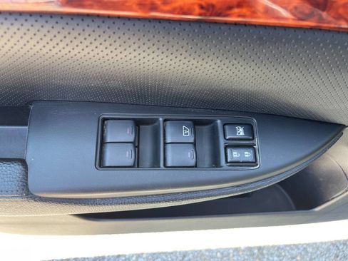 Used 2011 Subaru Outback 2.5i Limited w/ PWR Moonroof Pkg AWD/4WD image 12
