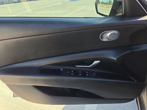 Used 2021 Hyundai Elantra SEL FWD image 13