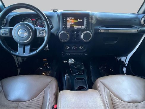 Used 2017 Jeep Wrangler Unlimited Sahara AWD/4WD image 13