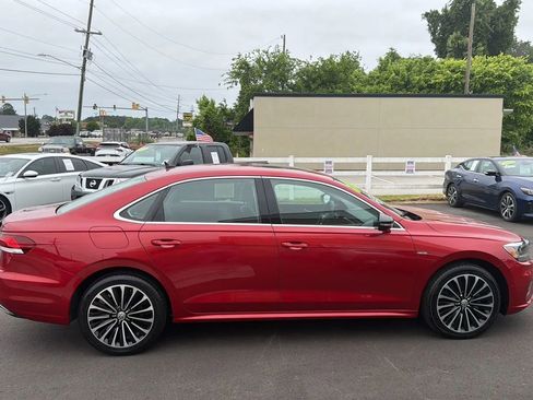 Used 2022 Volkswagen Passat 2.0T FWD image 6