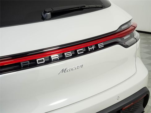 New 2026 Porsche Macan Turbo AWD/4WD image 38