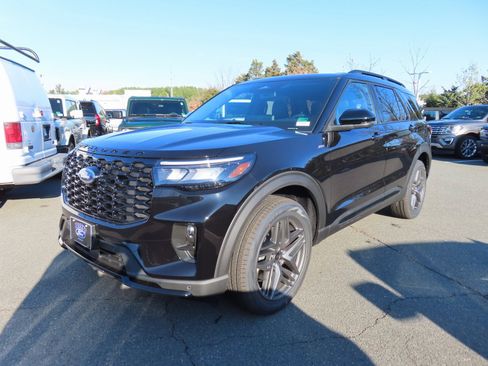 New 2026 Ford Explorer ST-Line w/ ST-Line Street Pack image 3