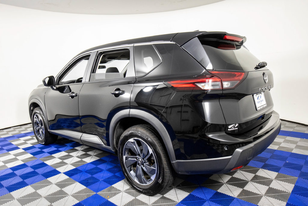 Used 2025 Nissan Rogue SV FWD image 8