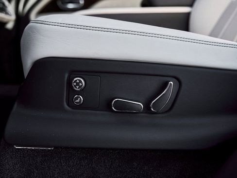 Used 2023 Bentley Bentayga Extended Wheelbase image 51