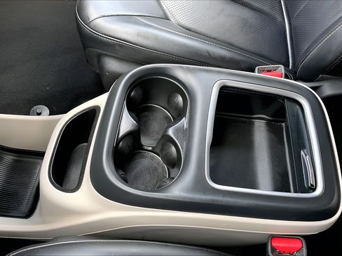 Certified 2023 Chrysler Pacifica Touring-L FWD image 26