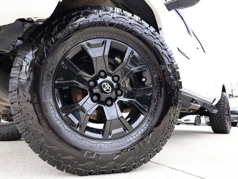 Used 2017 Toyota Tacoma TRD Sport w/ Premium & Technology Package AWD/4WD image 25