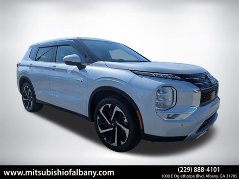 New 2025 Mitsubishi Outlander SE image 1