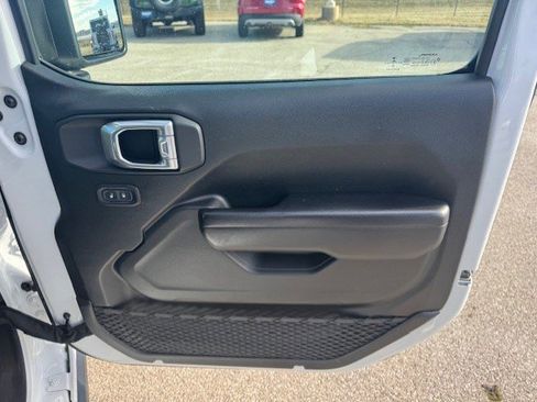 Used 2021 Jeep Wrangler Unlimited Sport image 31