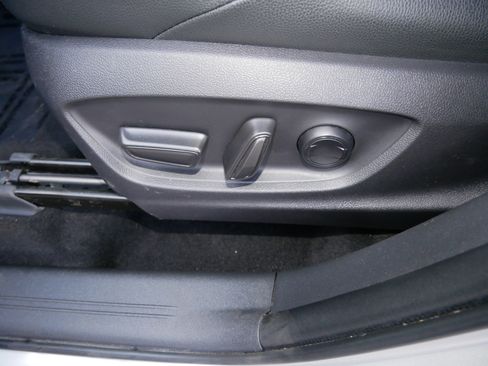 Used 2024 Toyota bZ4X Limited image 19