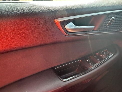 Used 2015 Ford Edge SEL FWD image 25