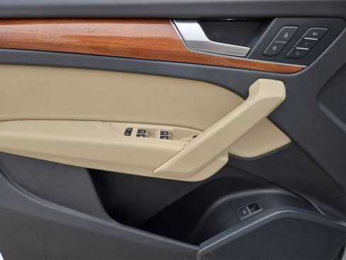 Used 2023 Audi Q5 2.0T Premium w/ Convenience Package image 15