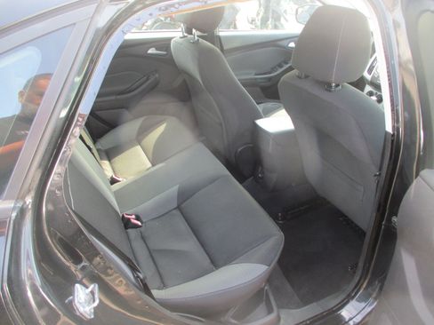 Used 2014 Ford Focus SE w/ SE Winter Package image 9