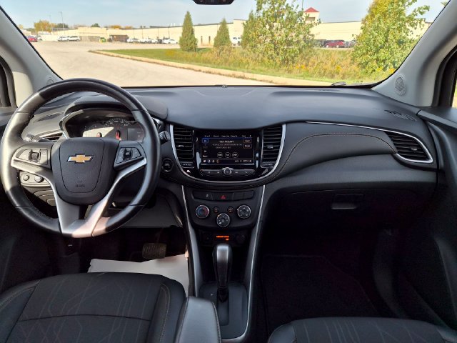 Used 2022 Chevrolet Trax LT w/ LT Convenience Package AWD/4WD image 29