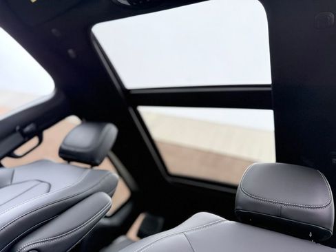 New 2026 Chrysler Pacifica Select FWD image 11