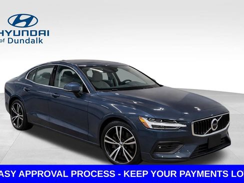 Used 2020 Volvo S60 T6 Momentum image 3