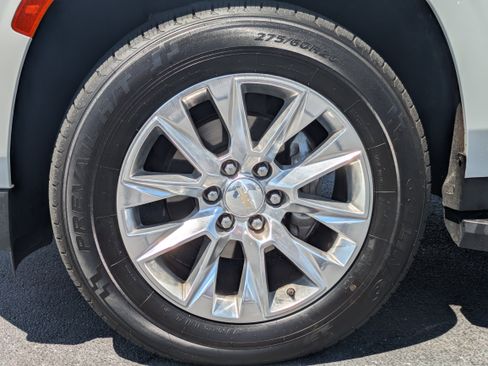 Used 2023 Chevrolet Suburban Premier image 31