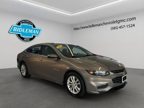 Used 2017 Chevrolet Malibu LT image 1
