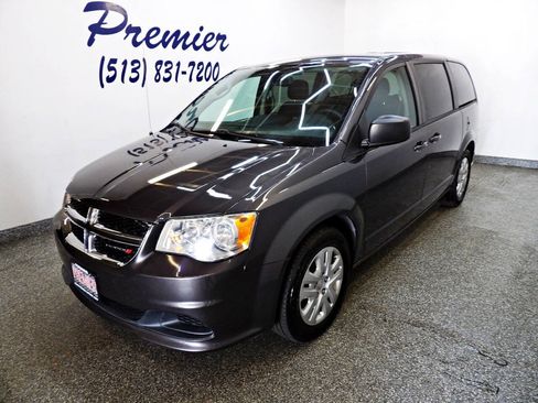 Used 2018 Dodge Grand Caravan SE w/ UConnect Hands-Free Group FWD image 1