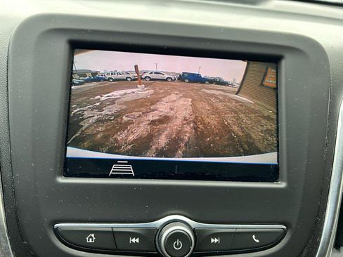 Used 2020 Chevrolet Equinox LS image 23