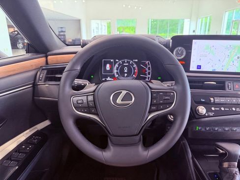 Certified 2024 Lexus ES 350 w/ Premium Package FWD image 18