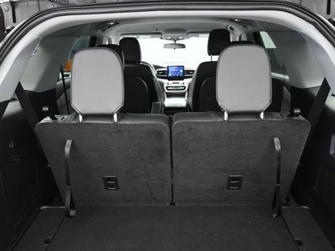 Used 2023 Ford Explorer XLT w/ Equipment Group 202A AWD/4WD image 33