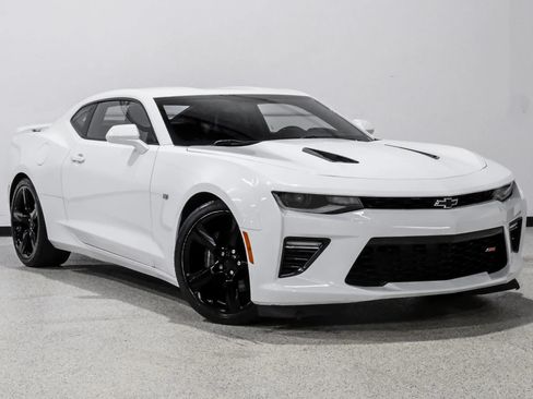 Used 2018 Chevrolet Camaro SS RWD image 4