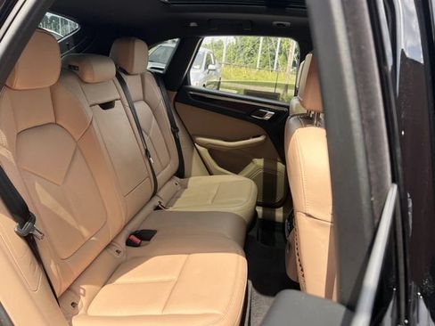 Used 2023 Porsche Macan AWD/4WD image 33