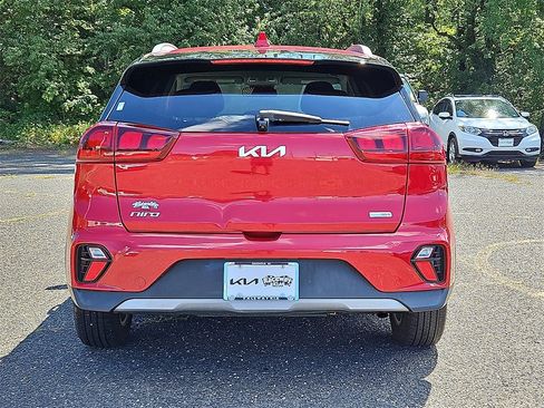 Certified 2022 Kia Niro LXS image 6